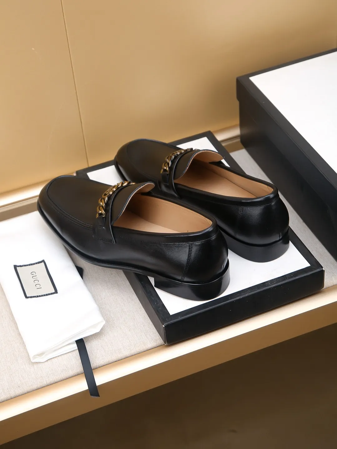 Men's men's shoes 💰460 🆘【GUCCI】Gucci ·🐂里· Hot-selling beanie shoes, top brand luxury, top quality, latest fashion beanie shoes.. The upper is made of original high mercerized smooth cow suede. (Full top layer water-dyed 🐂 leather and lining). The original stylish and stylish soft rubber wear-resistant and non-slip outsole is light and comfortable on the foot, available in 2 colors! Matching code: 39-44 (customized at 38.45.46.47)